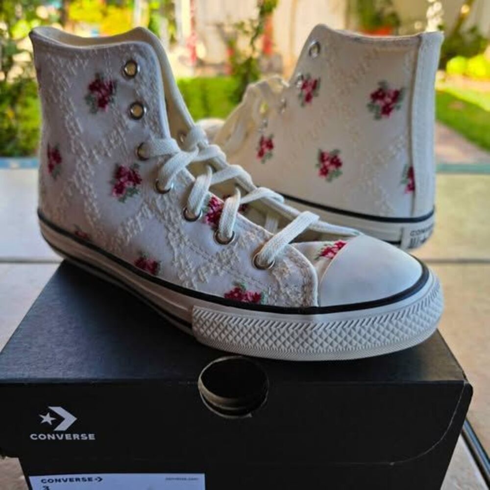 Converse Chuck Taylor All Star Cross Stitch Roses Size 3 New $40